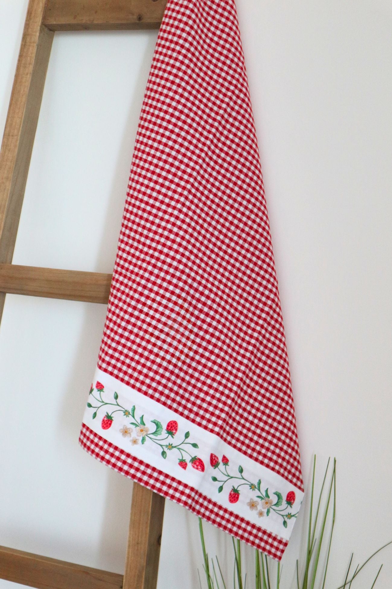 Wild Strawberries Canovaccio Rosso