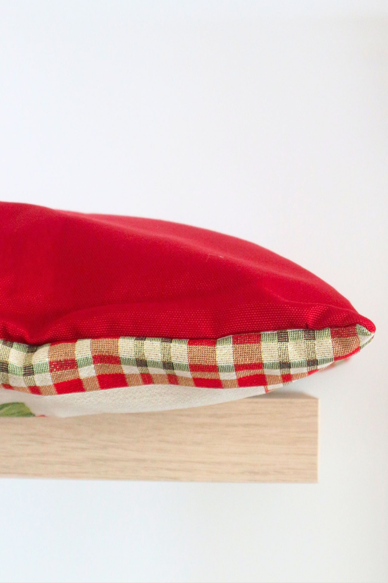 Berry - Christmas Tapestry