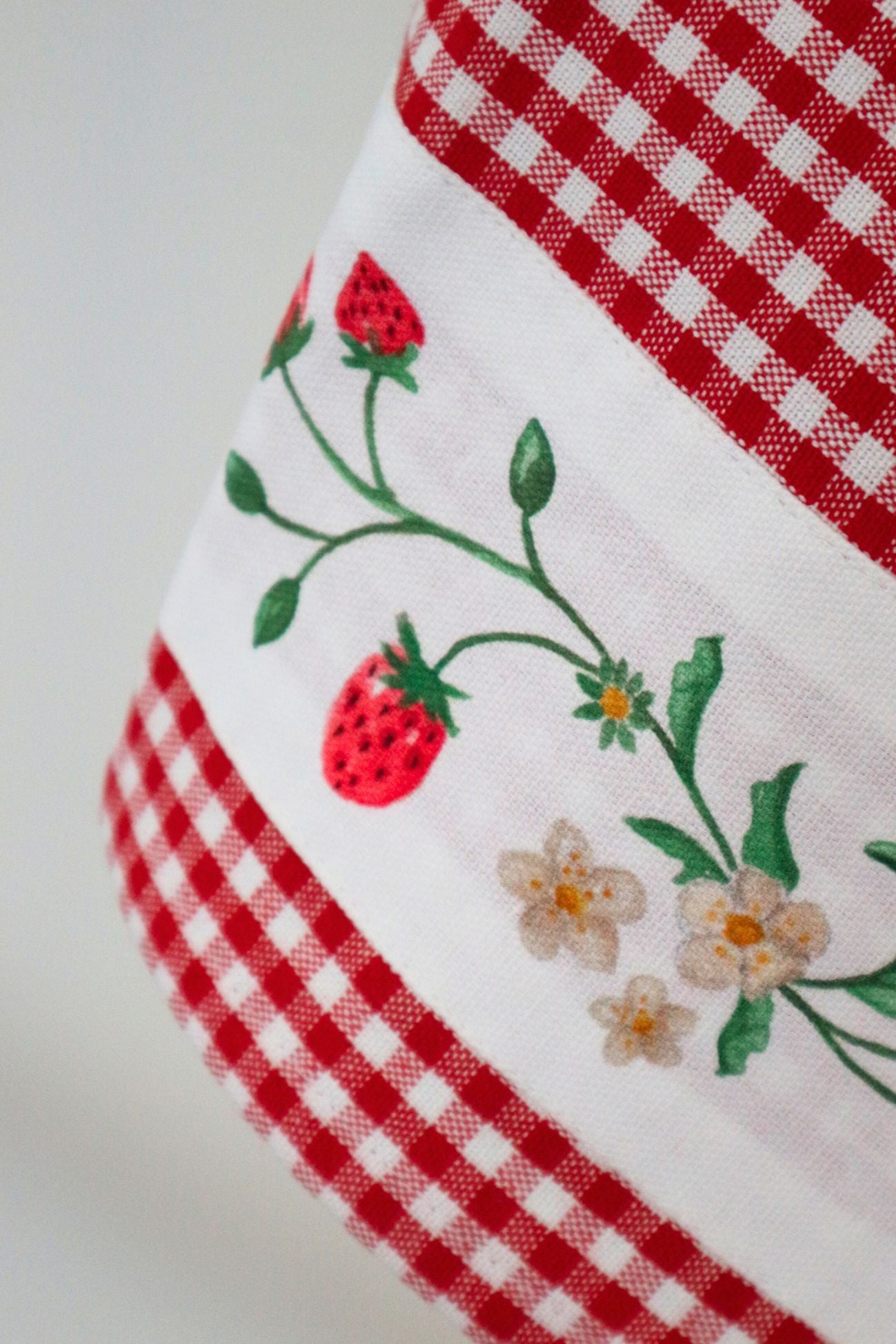 Wild Strawberries Canovaccio Rosso