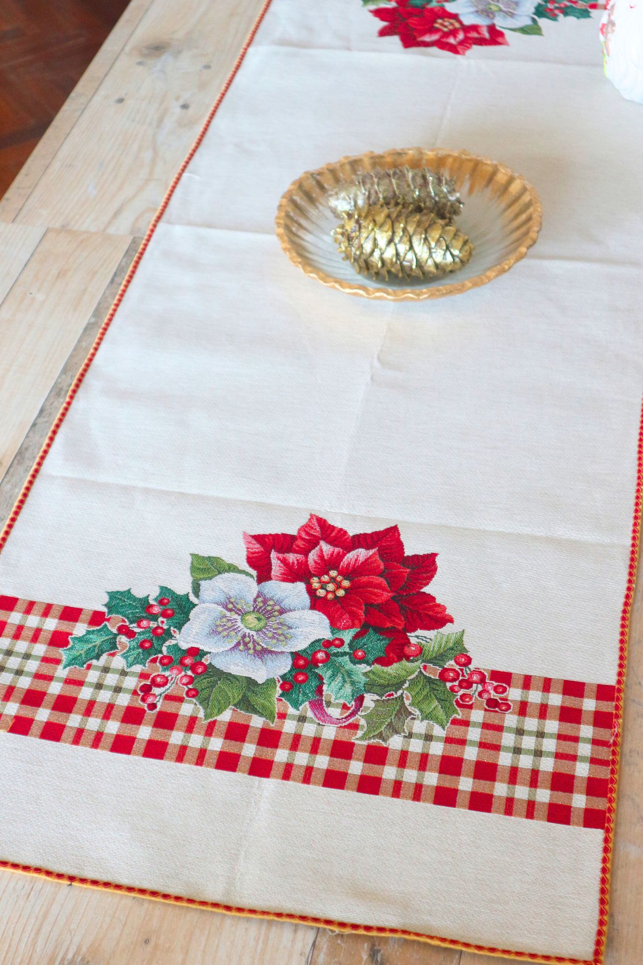 Berry - Christmas Tapestry