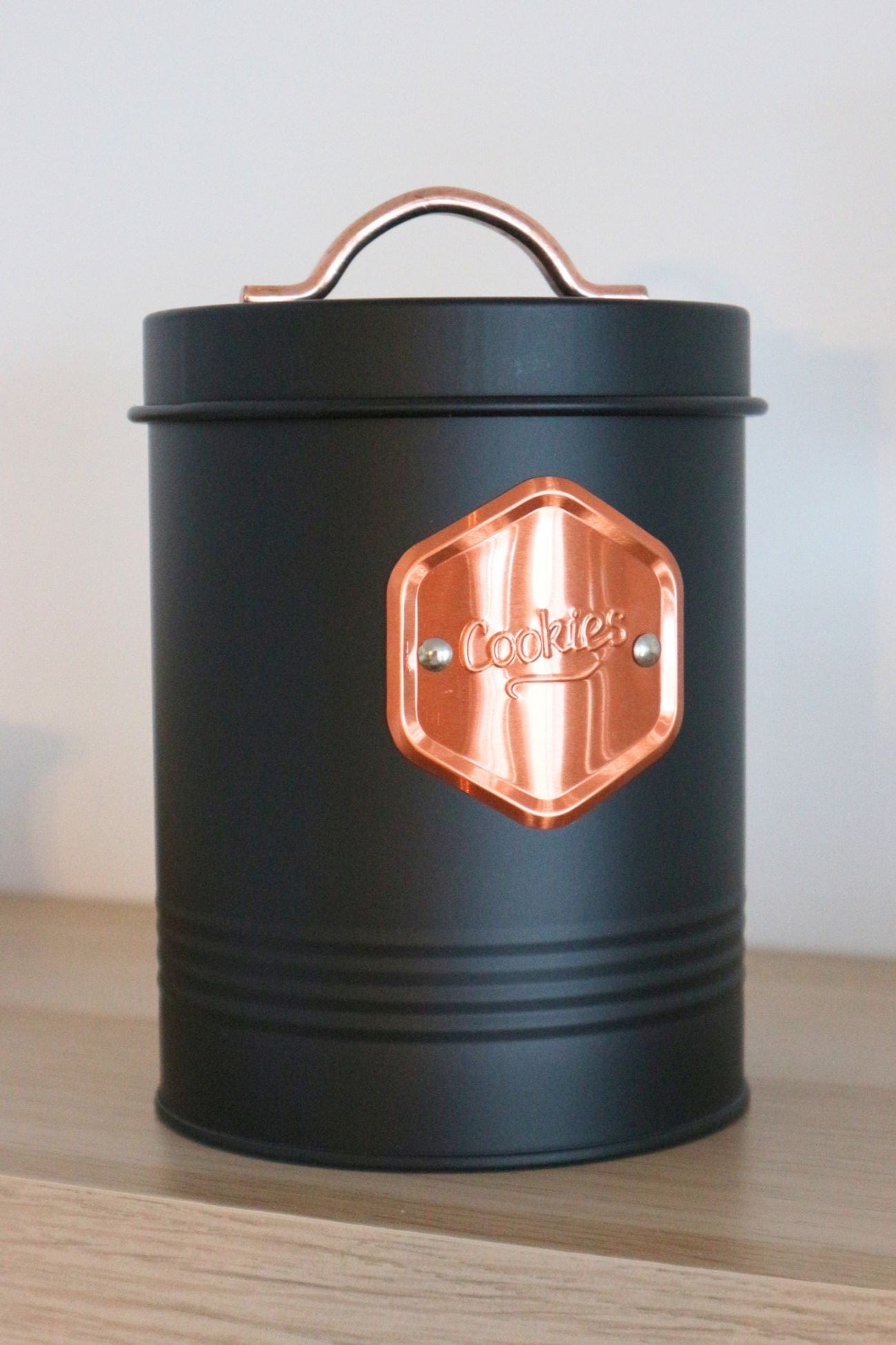 Antiope Design Nancy Nancy - Barattolo in latta con targhetta Cookies
| Antiope Design