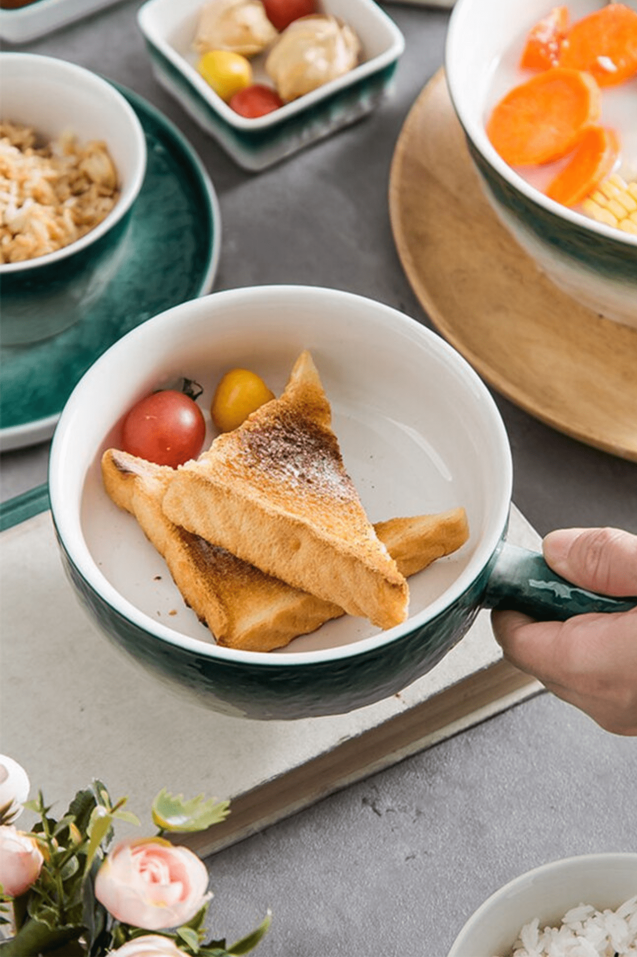 Antiope Design Smeraldo Ciotola in porcellana verde e bianca con rilievi e manico