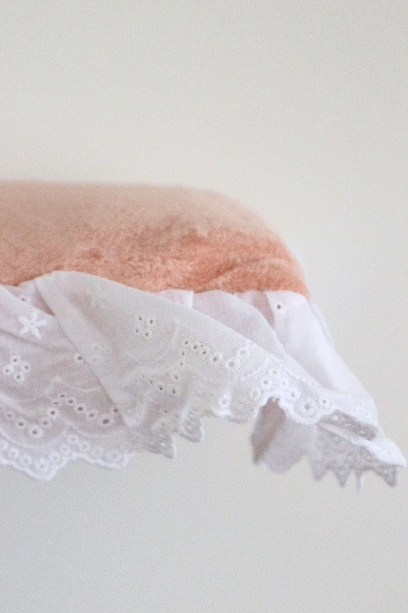 Blanc MariClo' Romantic Frill Romantic Frill - Cuscino rosa antico con gala in sangallo 45x45 | Blanc MariClo'