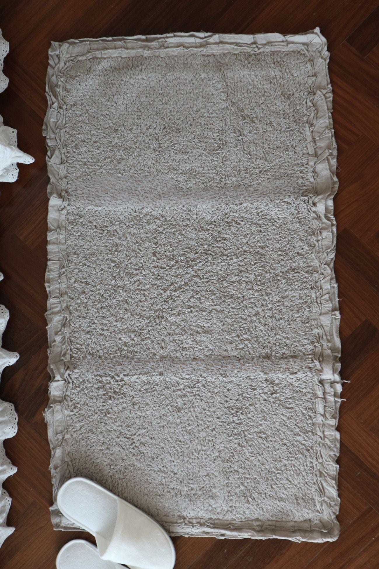 Blanc MariClo' Rouches Rouches - Rouches - Tappetino con rouches rettangolare in cotone grigio 50x90 | Blanc MariClo'