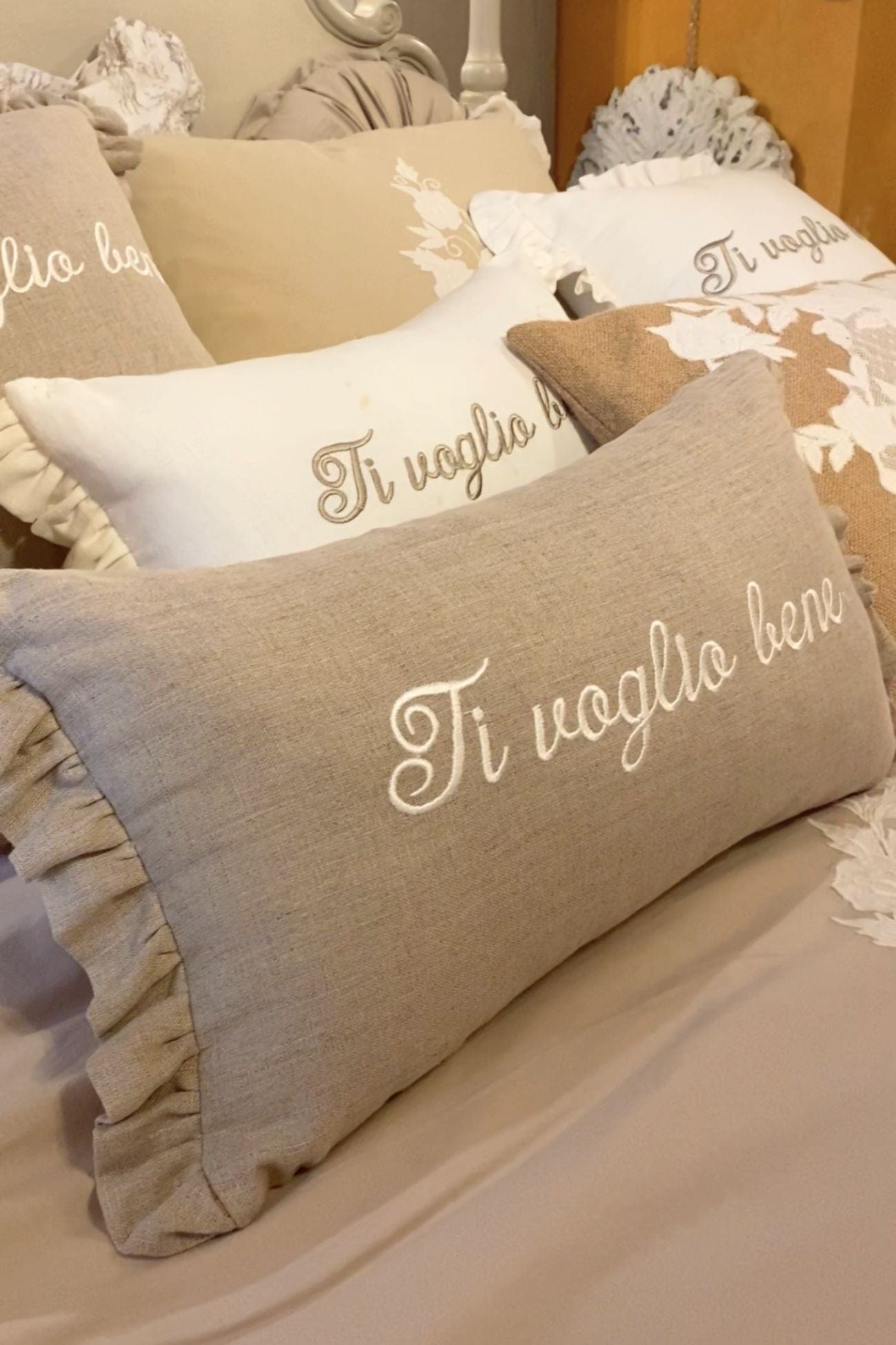Blanc MariClo' Ti Voglio Bene Ti Voglio Bene - Cuscino arredo imbottito in cotone con gala