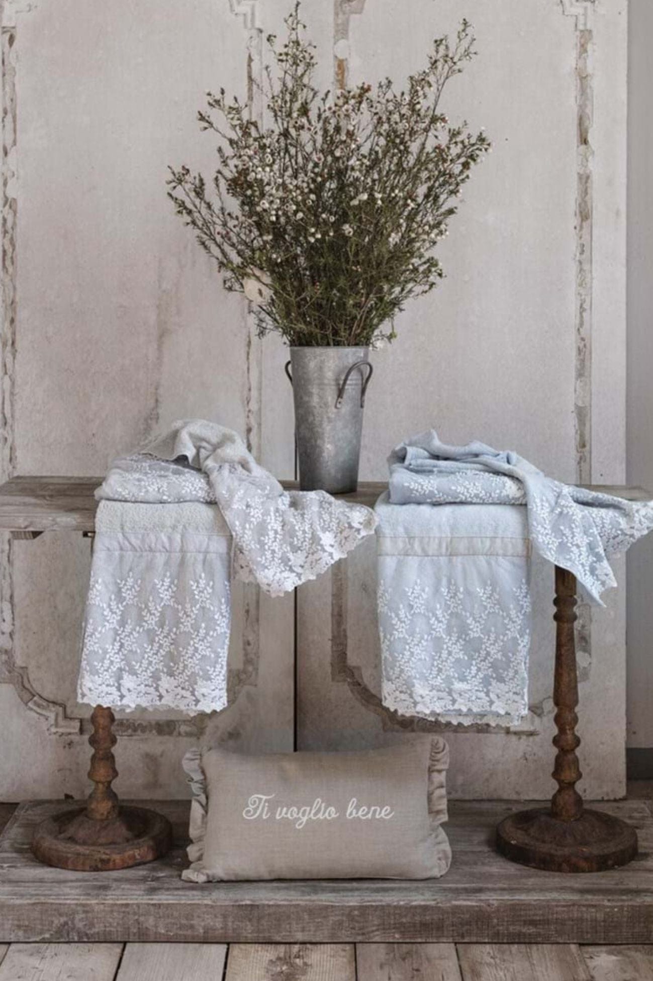 Blanc MariClo' Ti Voglio Bene Ti Voglio Bene - Cuscino arredo imbottito in cotone con gala