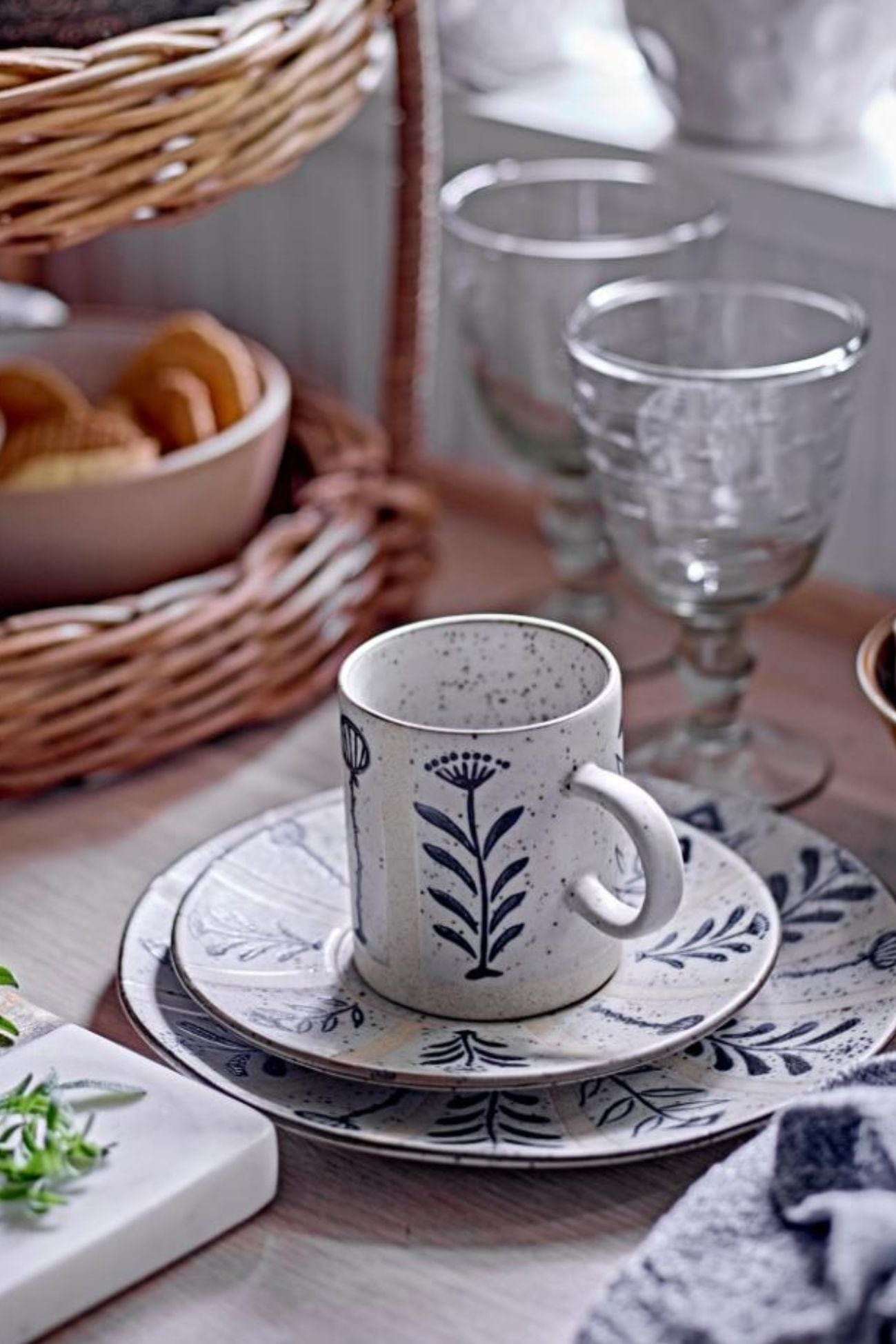 Bloomingville Leonie Leonie - Tazza con motivi floreali in gres 195 ml | Bloomingville