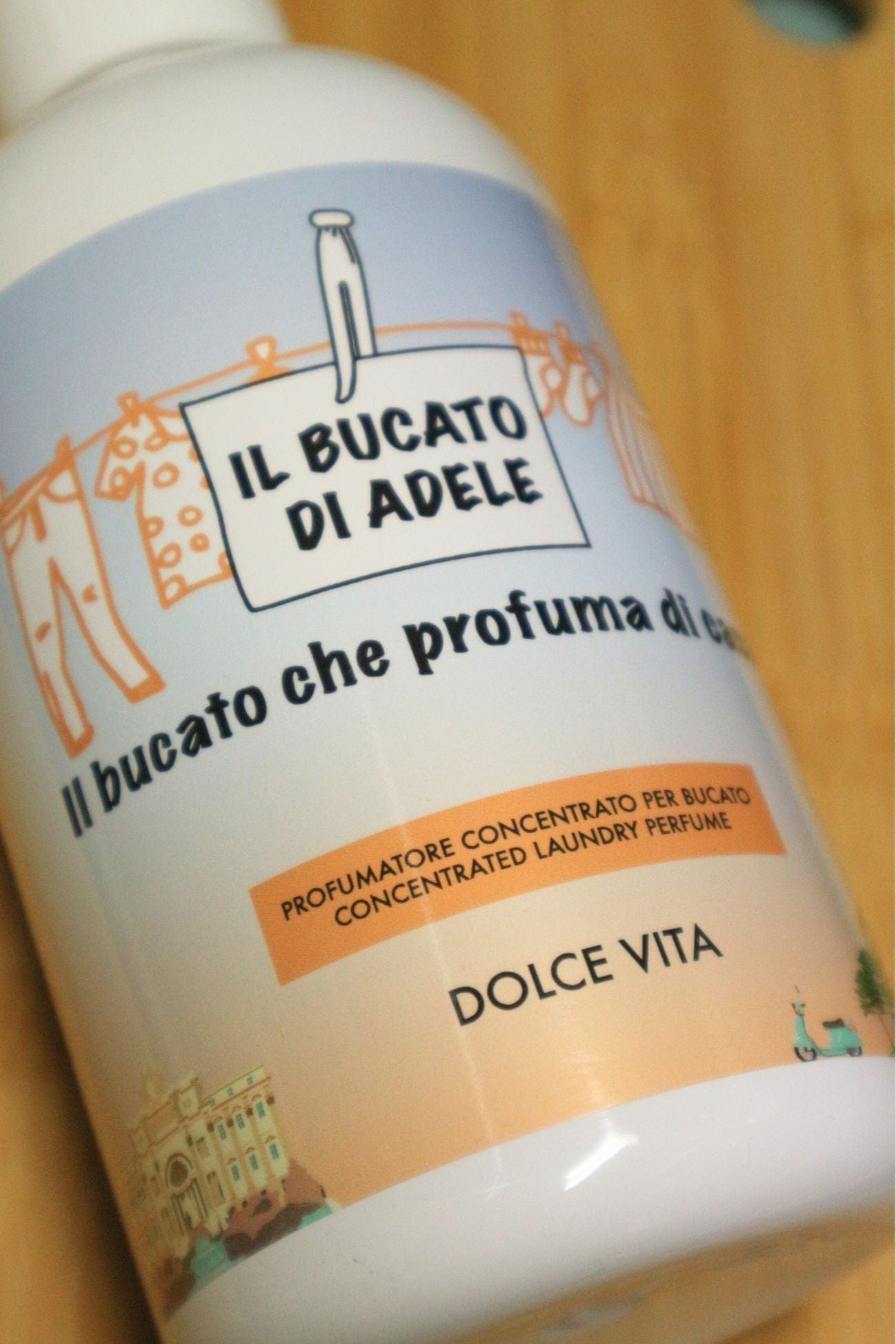 Il Bucato di Adele Dolce Vita Dolce Vita - Profumatore per bucato muschiato - bergamotto e fiori d’arancio | Il Bucato di Adele