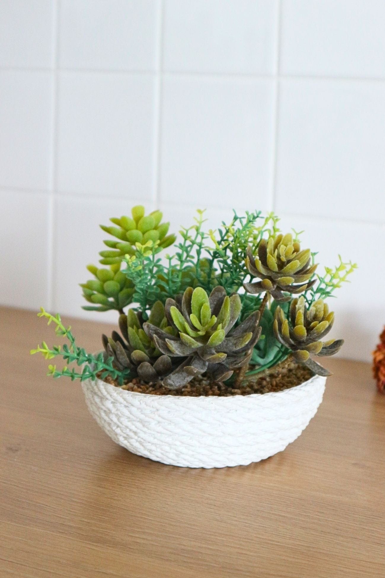 Item International Almeta Piantina artificiale verde con vaso intrecciato