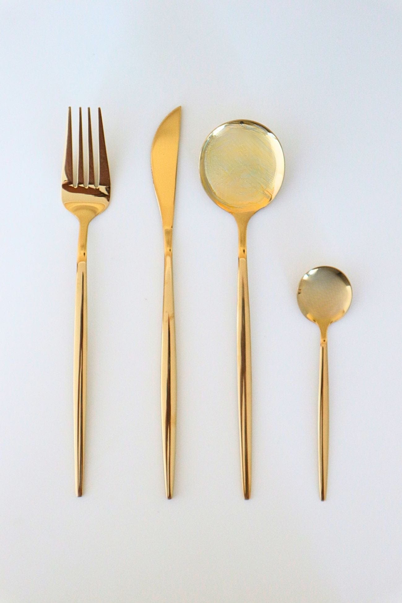 Item International Amaka Amaka - Set di 16 posate in acciaio inox dorato per 4 persone | Item International