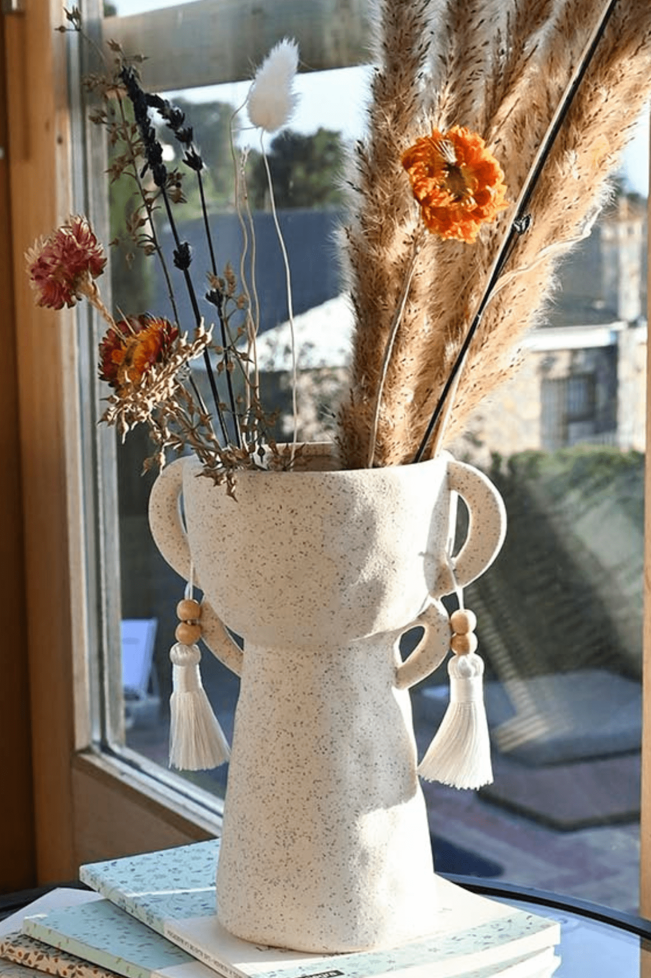 Item International Ayel Vaso in ceramica beige in stile etnico con orecchie