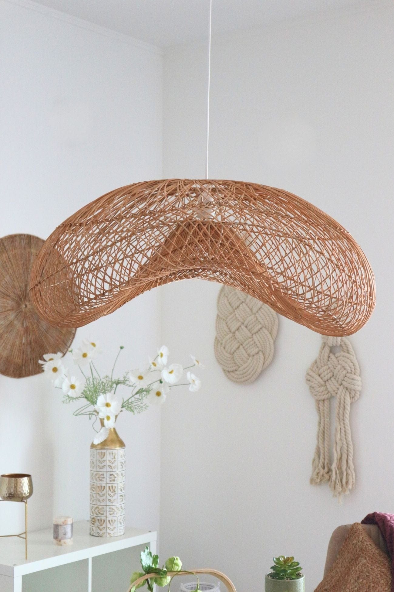 Item International Bayley Bayley - Lampadario in metallo bianco e rattan naturale | Item International