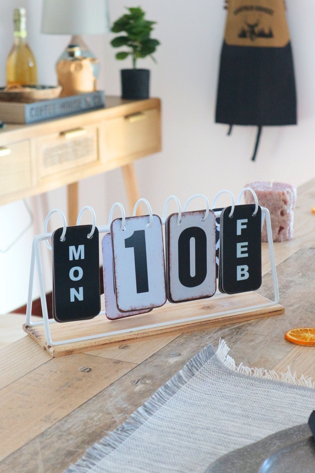 Item International Benny Benny - Calendario da scrivania vintage in ferro bianco | Item International