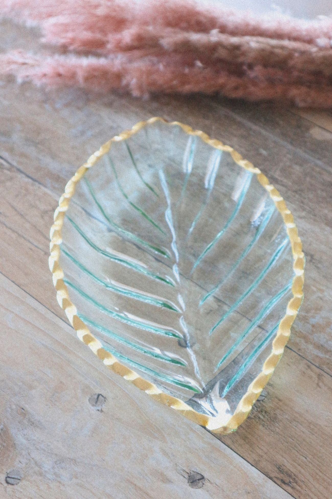 Item International Chelsea Chelsea - Svuotatasche a forma di foglia con finitura dorata | Item International