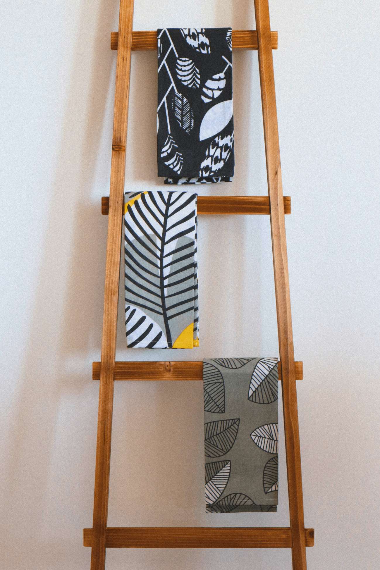 Item International Cleo Cleo - Set di 3 strofinacci in cotone multicolore con foglie | Item International