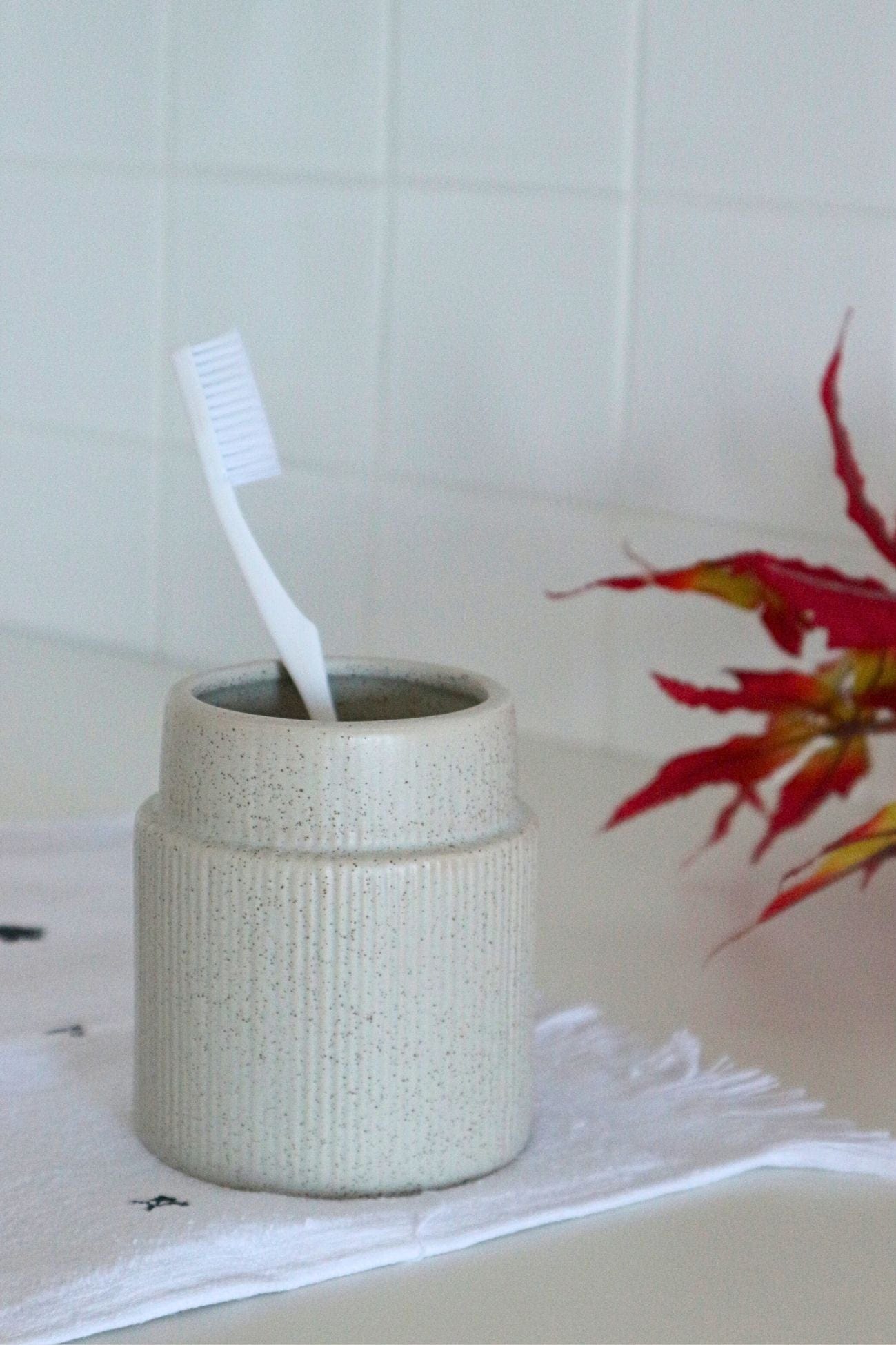 Item International Cora Cora - Bicchiere portaspazzolino in gres porcellanato grigio chiaro | Item International