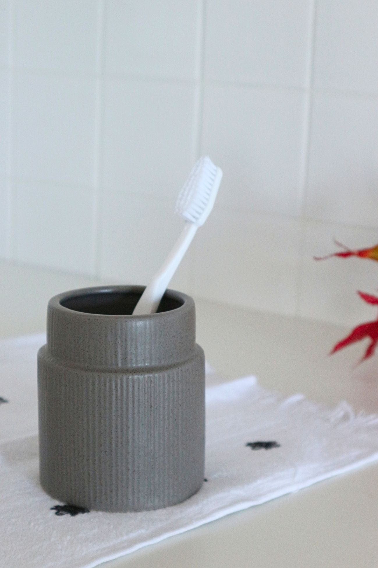 Item International Cora Cora - Bicchiere portaspazzolino in gres porcellanato grigio scuro | Item International