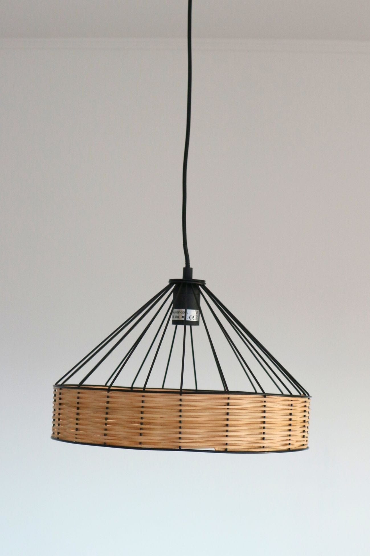 Item International Cordova Cordova - Lampadario in metallo nero e rattan naturale | Item International