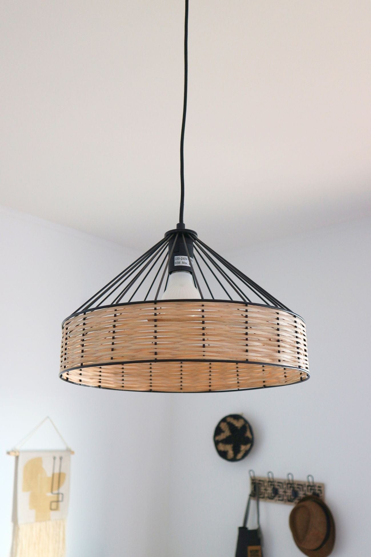 Item International Cordova Cordova - Lampadario in metallo nero e rattan naturale | Item International
