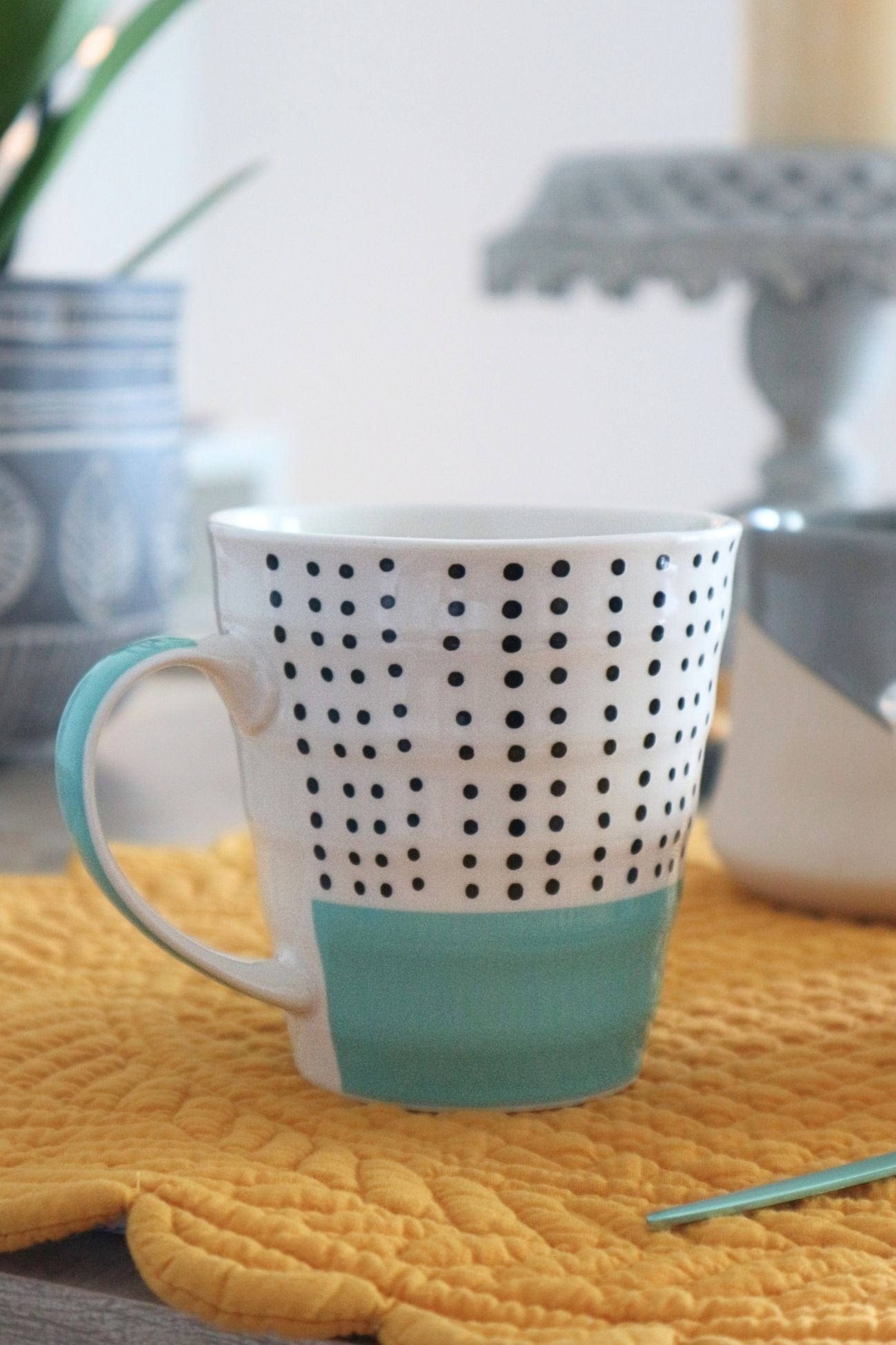 Item International Dots Dots - Set di 4 tazze in porcellana con pois e righe 340 ml | Item International