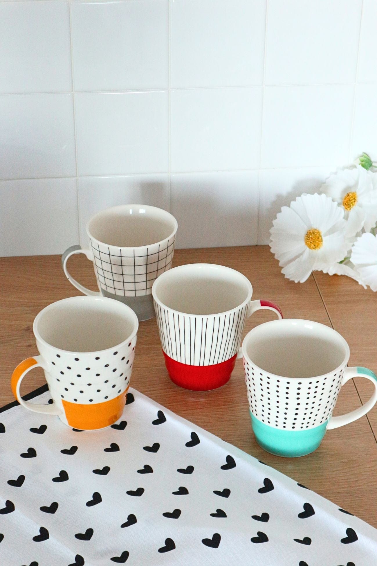 Item International Dots Dots - Set di 4 tazze in porcellana con pois e righe 340 ml | Item International