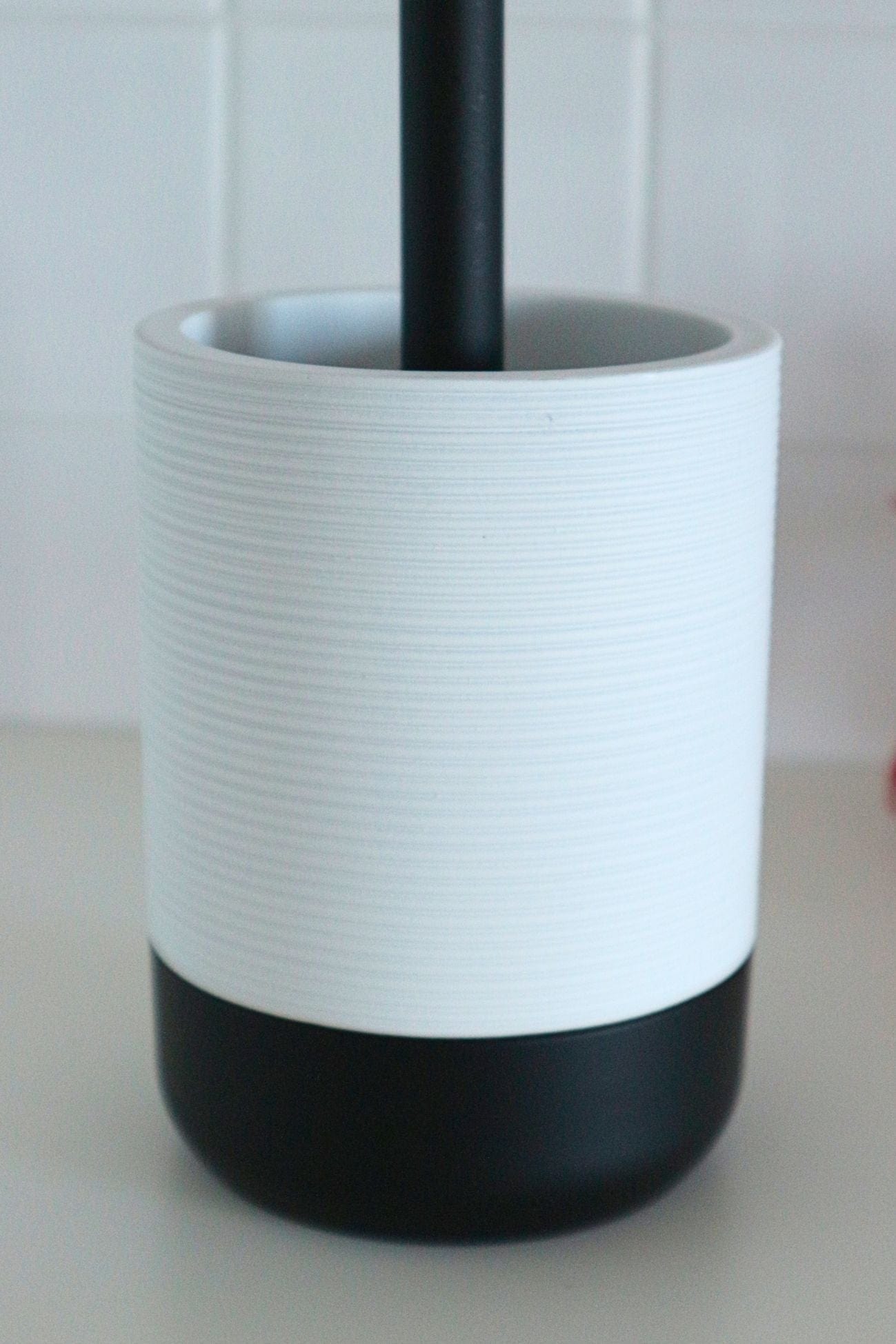 Item International Drew Drew - Scopino in resina bianco e nero | Item International