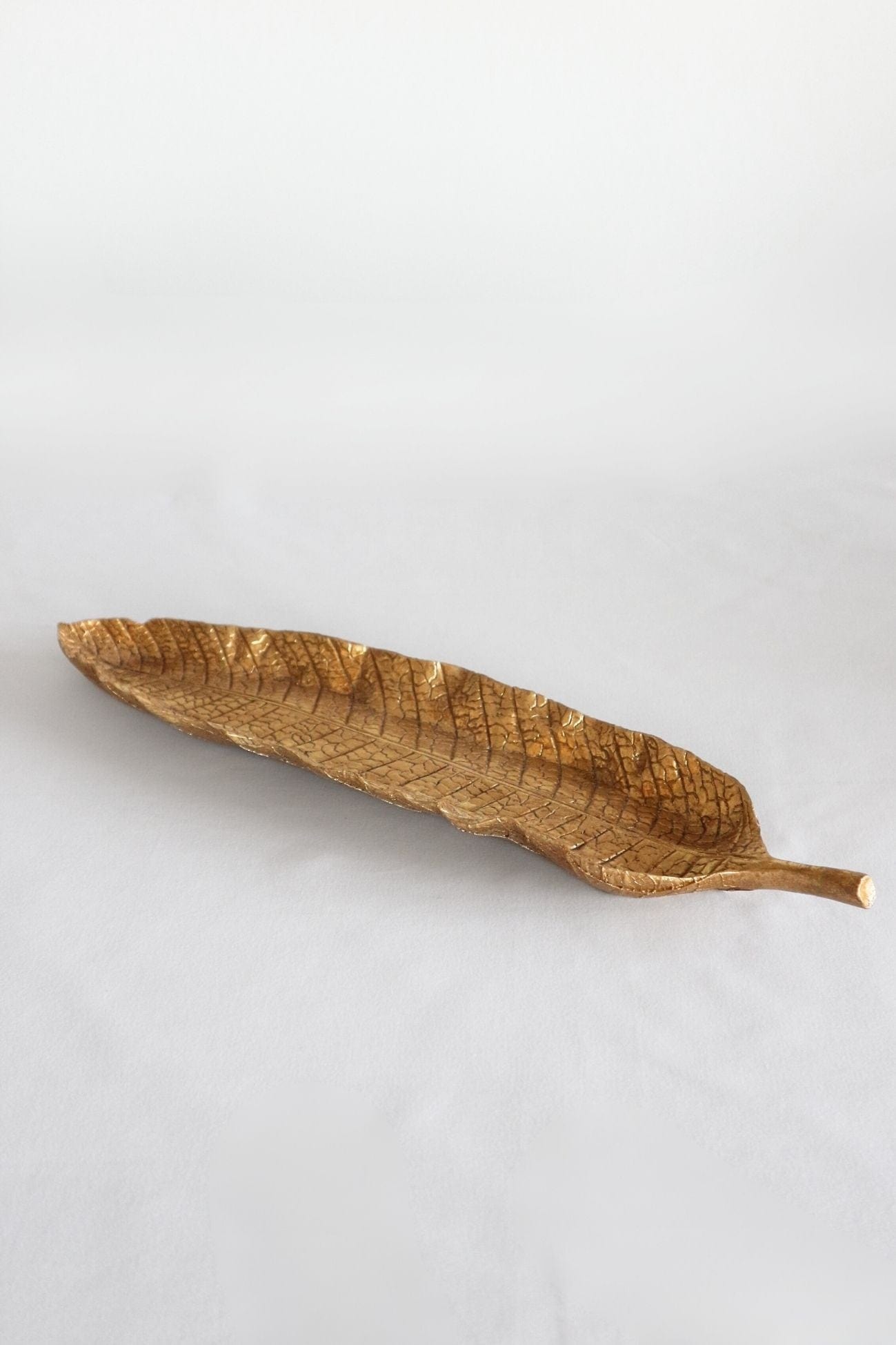 Item International Emas Emas - Svuotatasche dorato lungo a forma di foglia | Item International