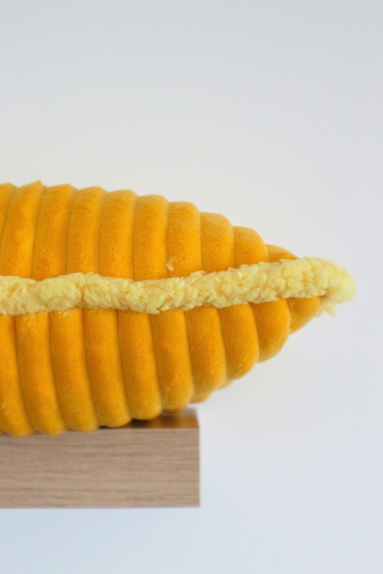 Item International Flaus Flaus - Cuscino arredo imbottito giallo ocra | Item International