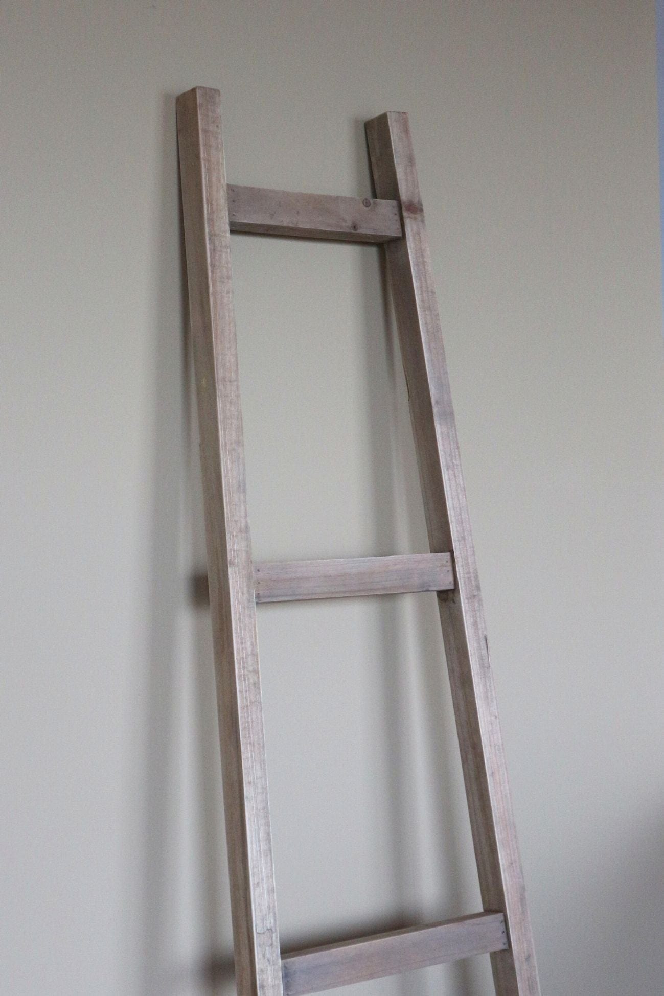 Item International Greta Greta - Scala a pioli porta asciugamani decorativo in legno di abete | Item International