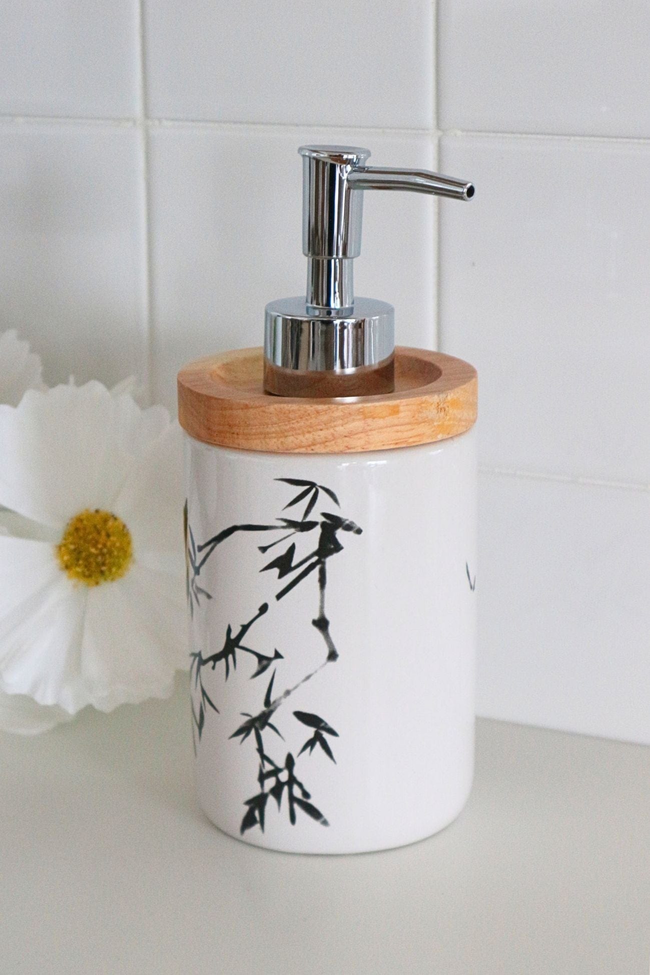 Item International Hevea Hevea - Dosatore di sapone in gres bianco floreale | Item International