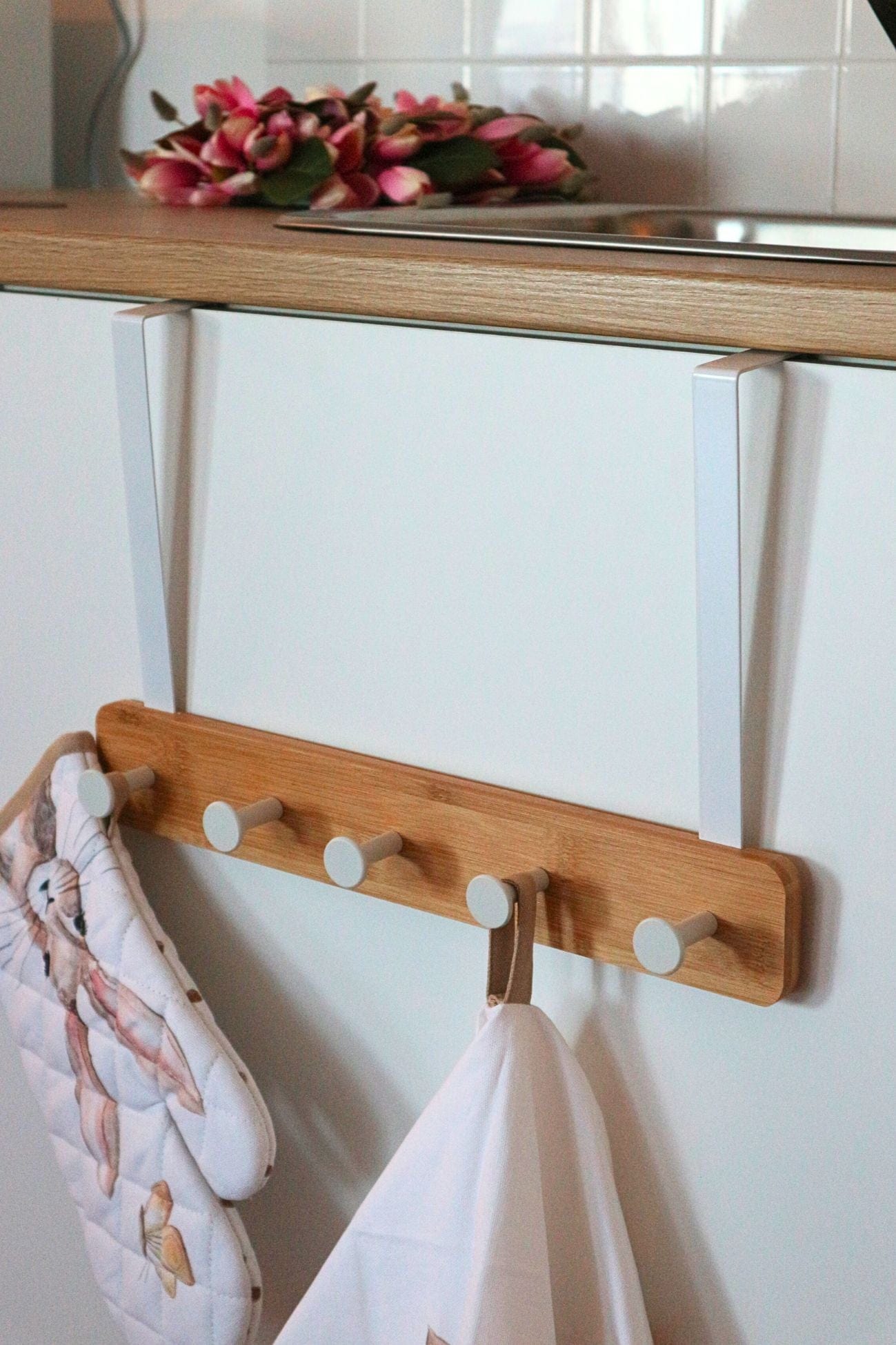 Item International Jan Jan - Porta asciugamani da porta o cassetto in metallo bianco e bamboo | Item International