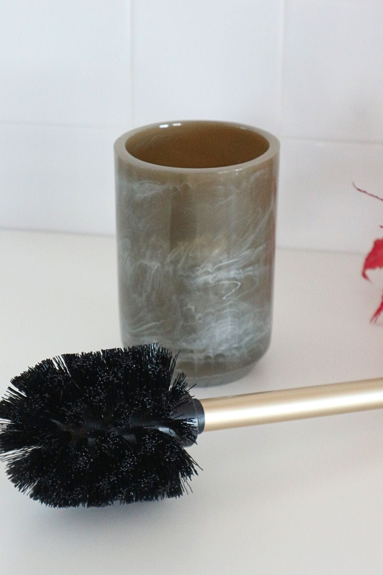 Item International Jibaro Jibaro - Scopino con contenitore in resina dorata e manico dorato | Item International