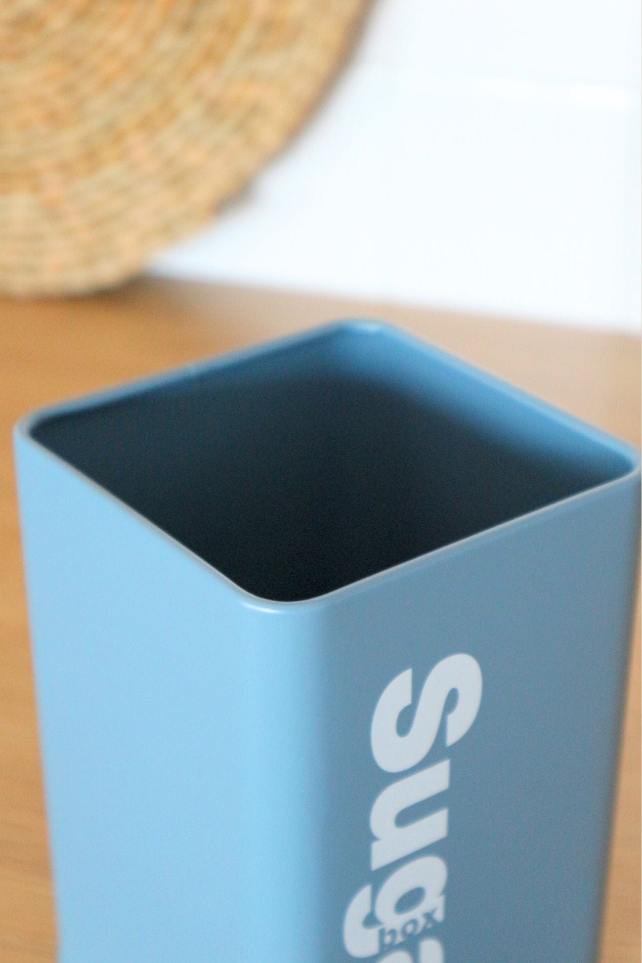 Item International Joseph Joseph - Barattolo in metallo azzurro e tappo in bambù - Sugar | Item International