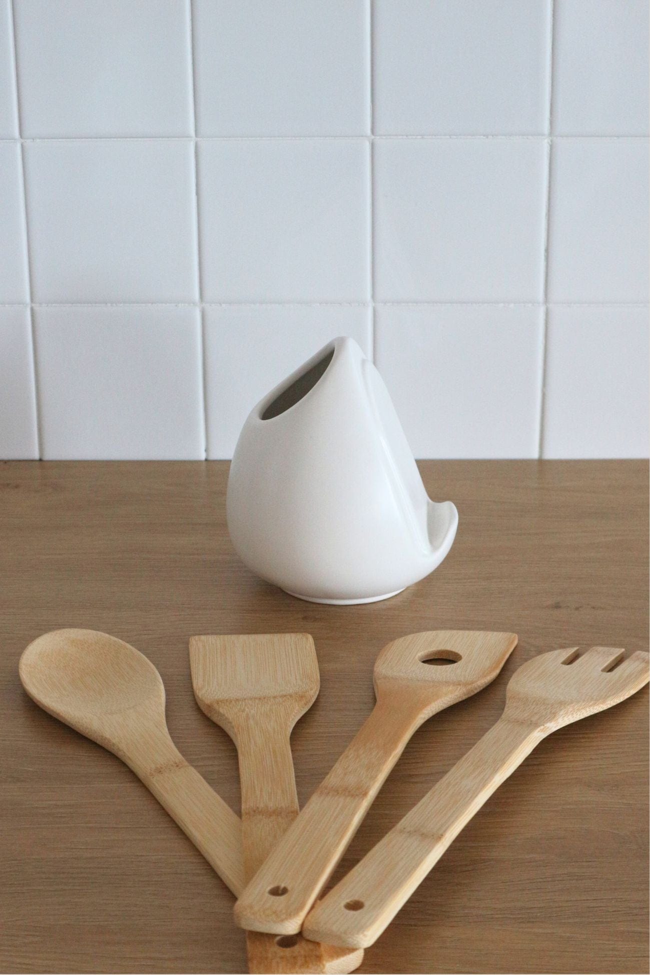 Item International Joseph Joseph - Set di 4 utensili da cucina e portautensili in ceramica bianca | Item International