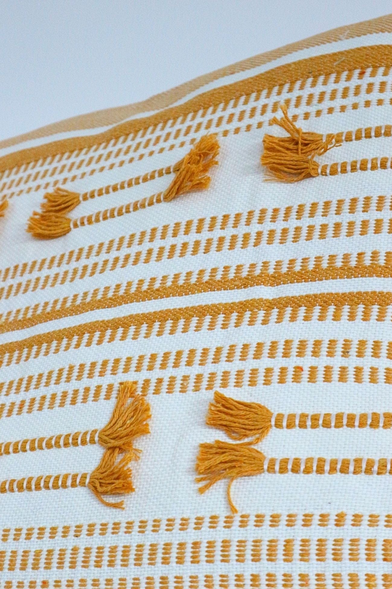 Item International Jumbai Jumbai - Cuscino arredo imbottito in cotone giallo e bianco | Item International