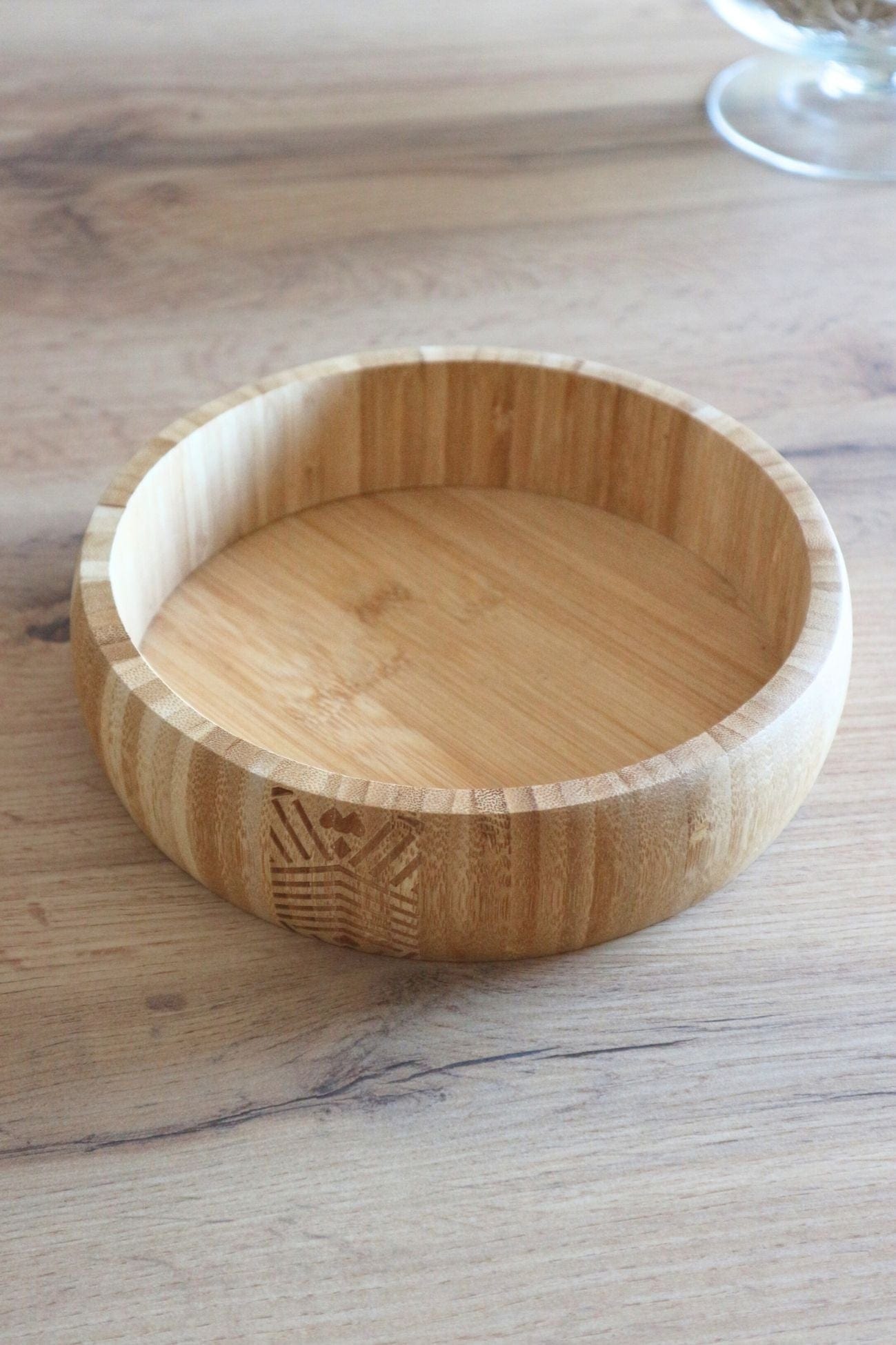 Item International Kanok Kanok - Ciotola in bambù con incisioni tribali | Item International
