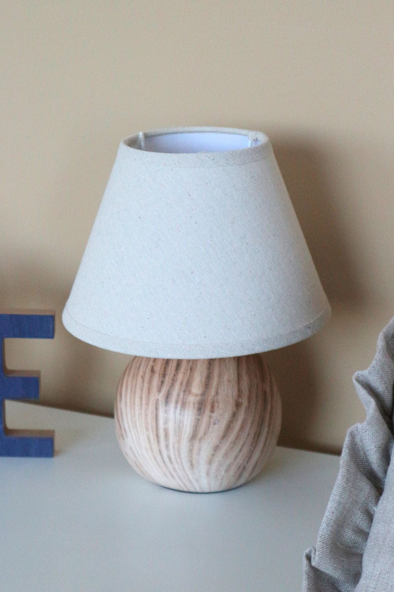 Item International Kelly Kelly - Lampada da tavolo in porcellana | Item International