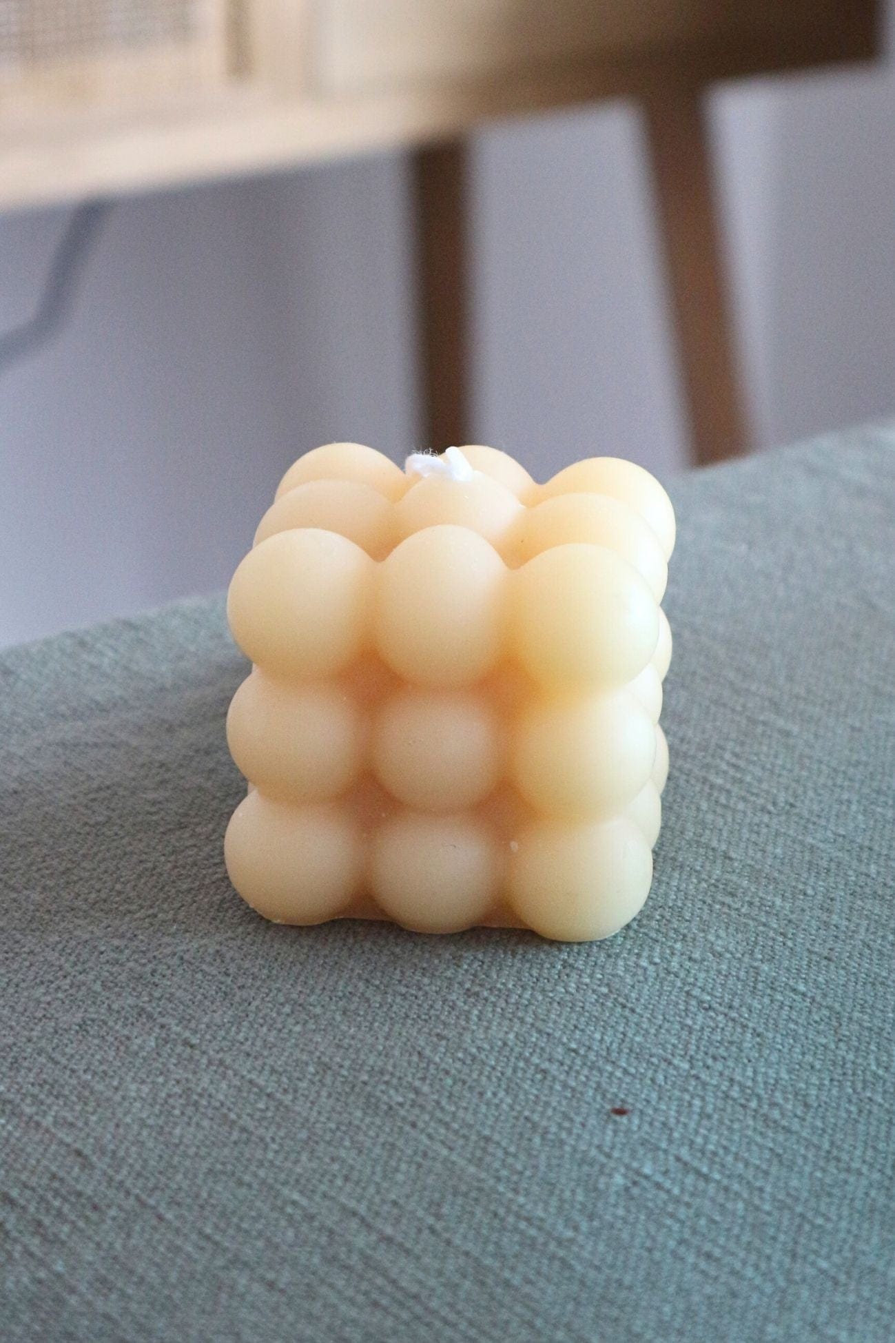 Item International Kiri Kiri - Candela a cubo con sfere crema piccola | Item International