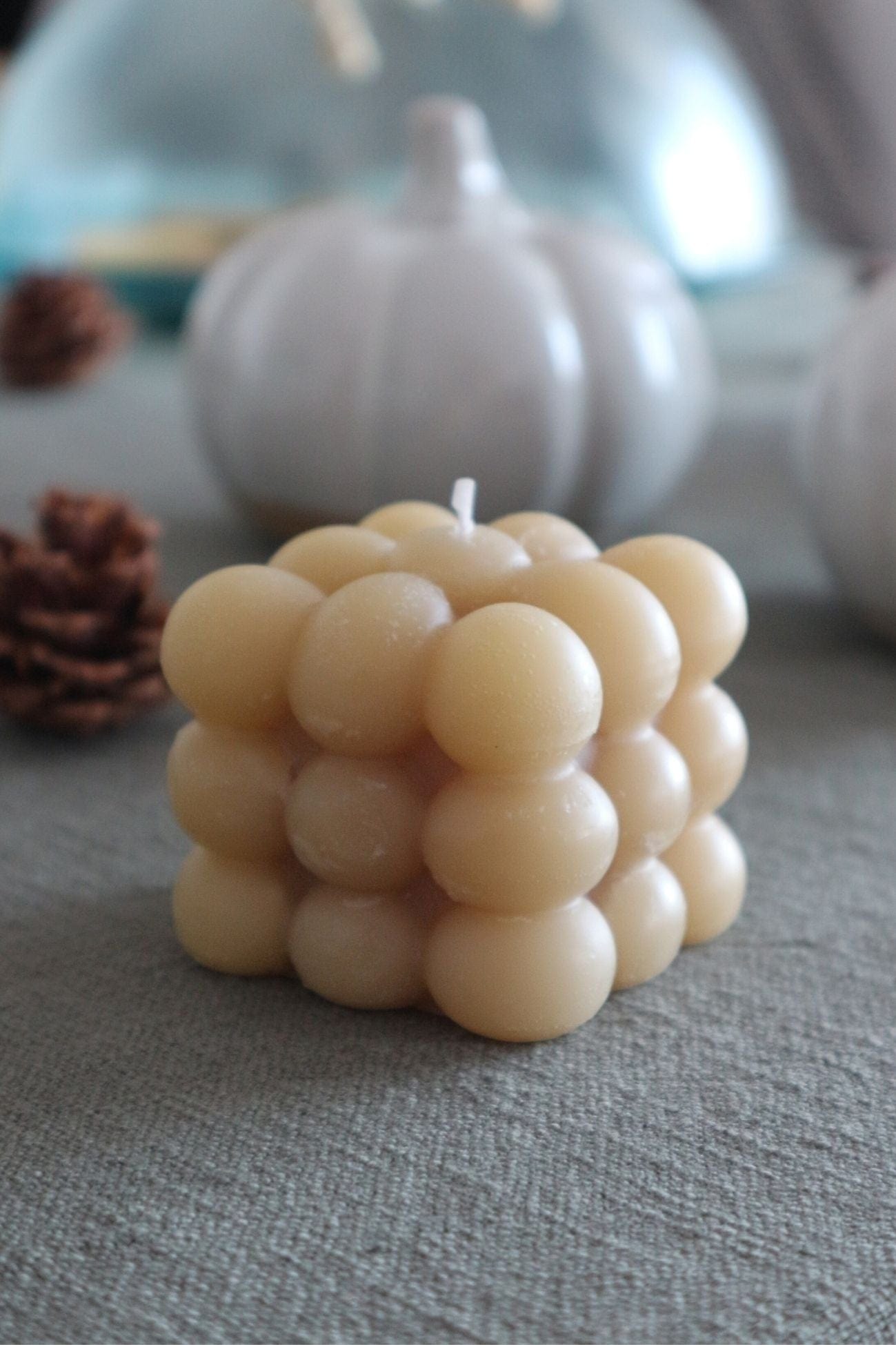 Item International Kiri Kiri - Candela a cubo con sfere grigio piccola | Item International