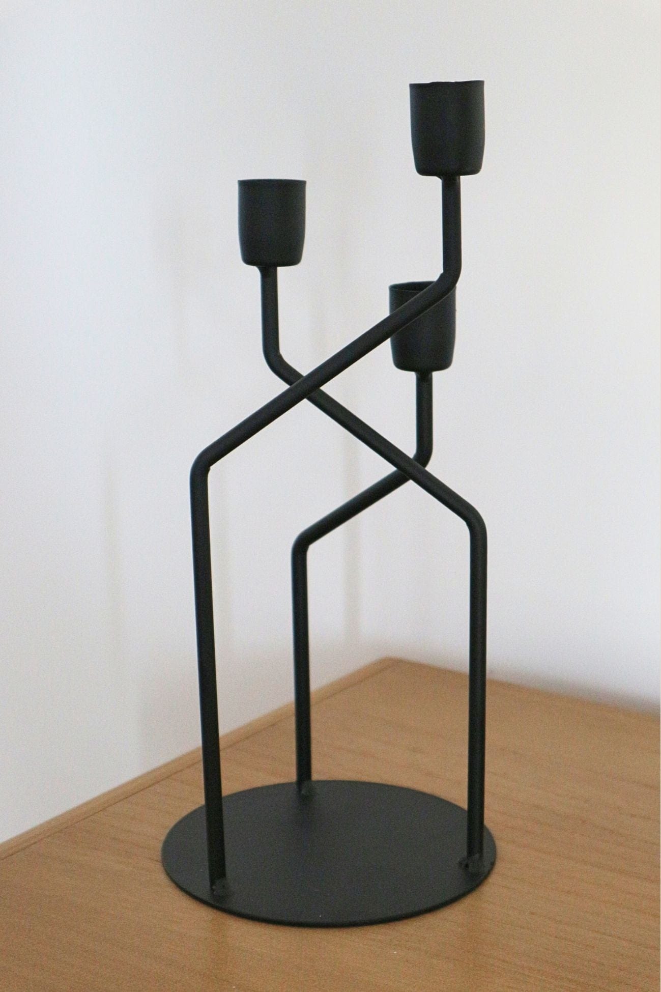 Item International Lurus Lurus - Candelabro nero in metallo opaco | Item International