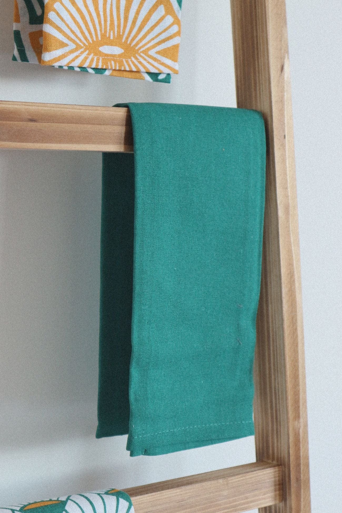 Item International Mila Mila - Set di 3 strofinacci in cotone verde e oro | Item International