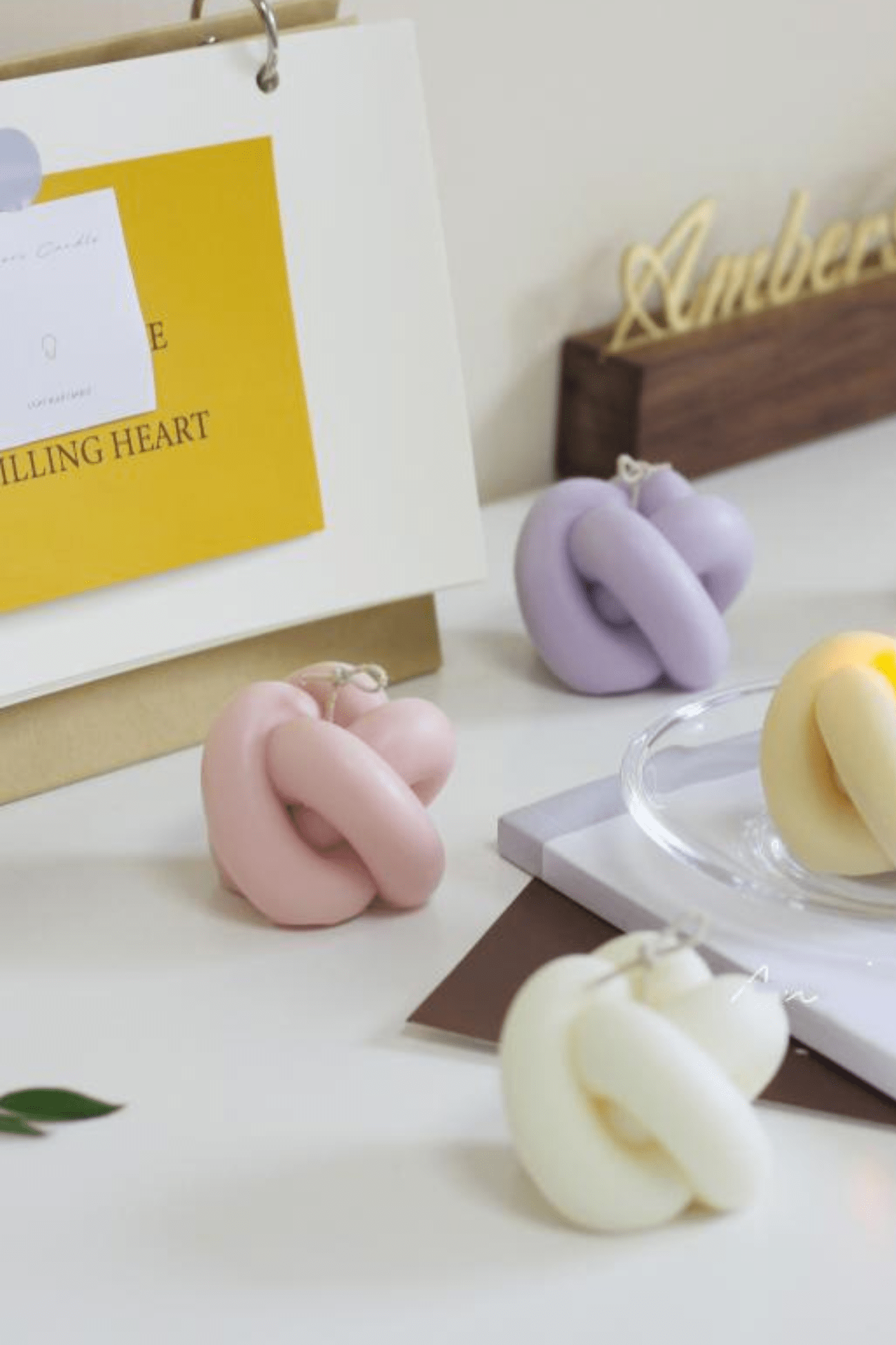 Item International Munai Candela rosa a forma di nodo