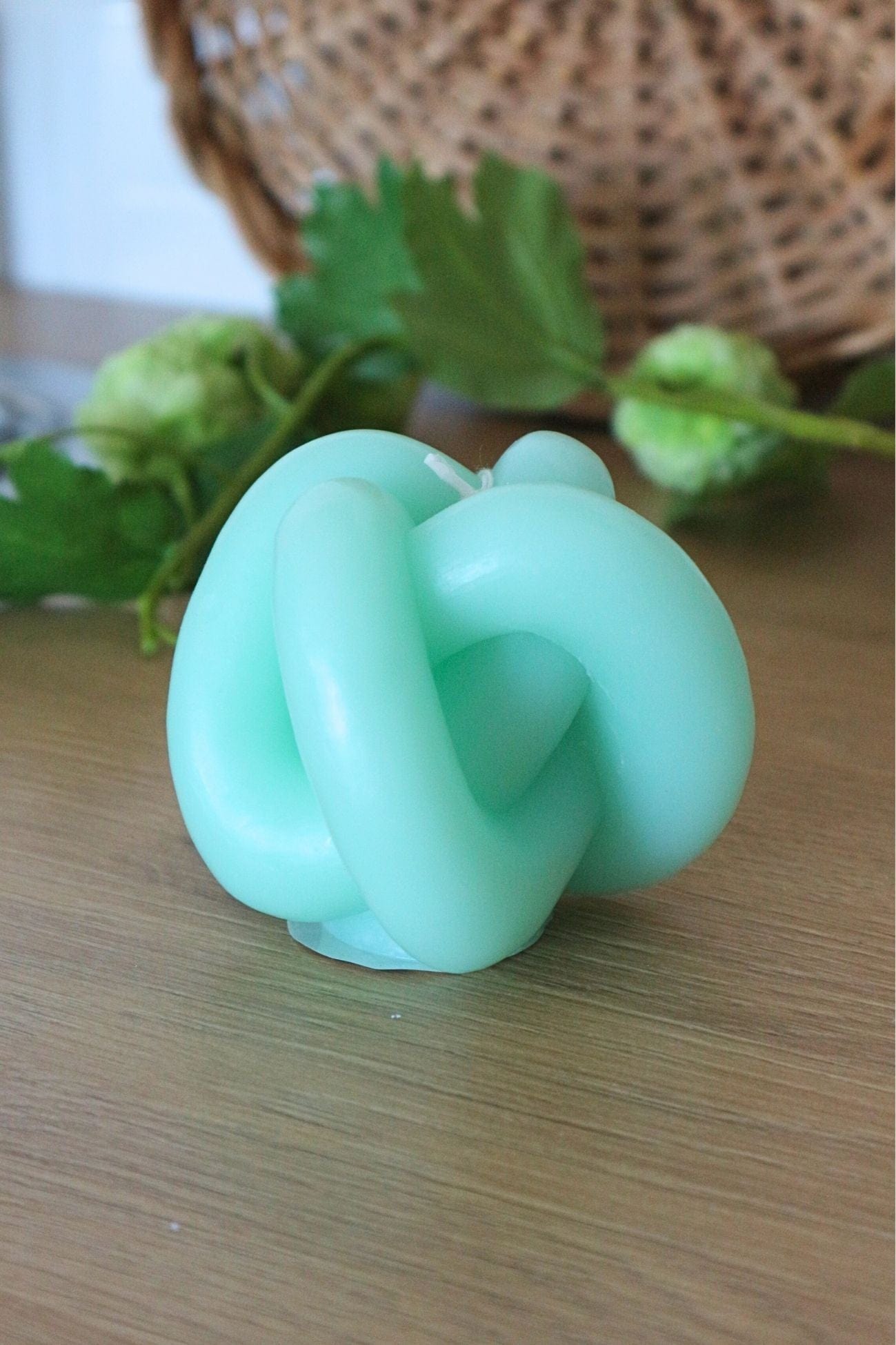 Item International Munai Munai - Candela verde acqua a forma di nodo | Item International