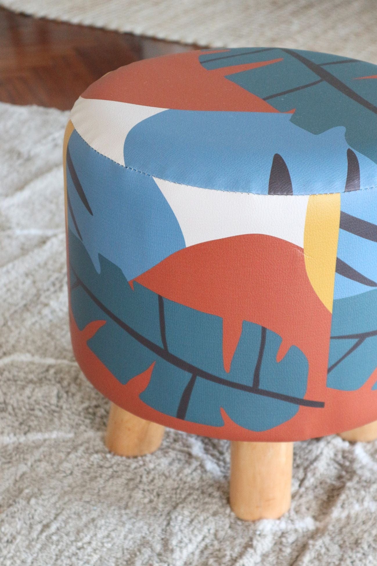 Item International Palawan Palawan - Pouf rotondo con gambe in legno in stile esotico | Item International