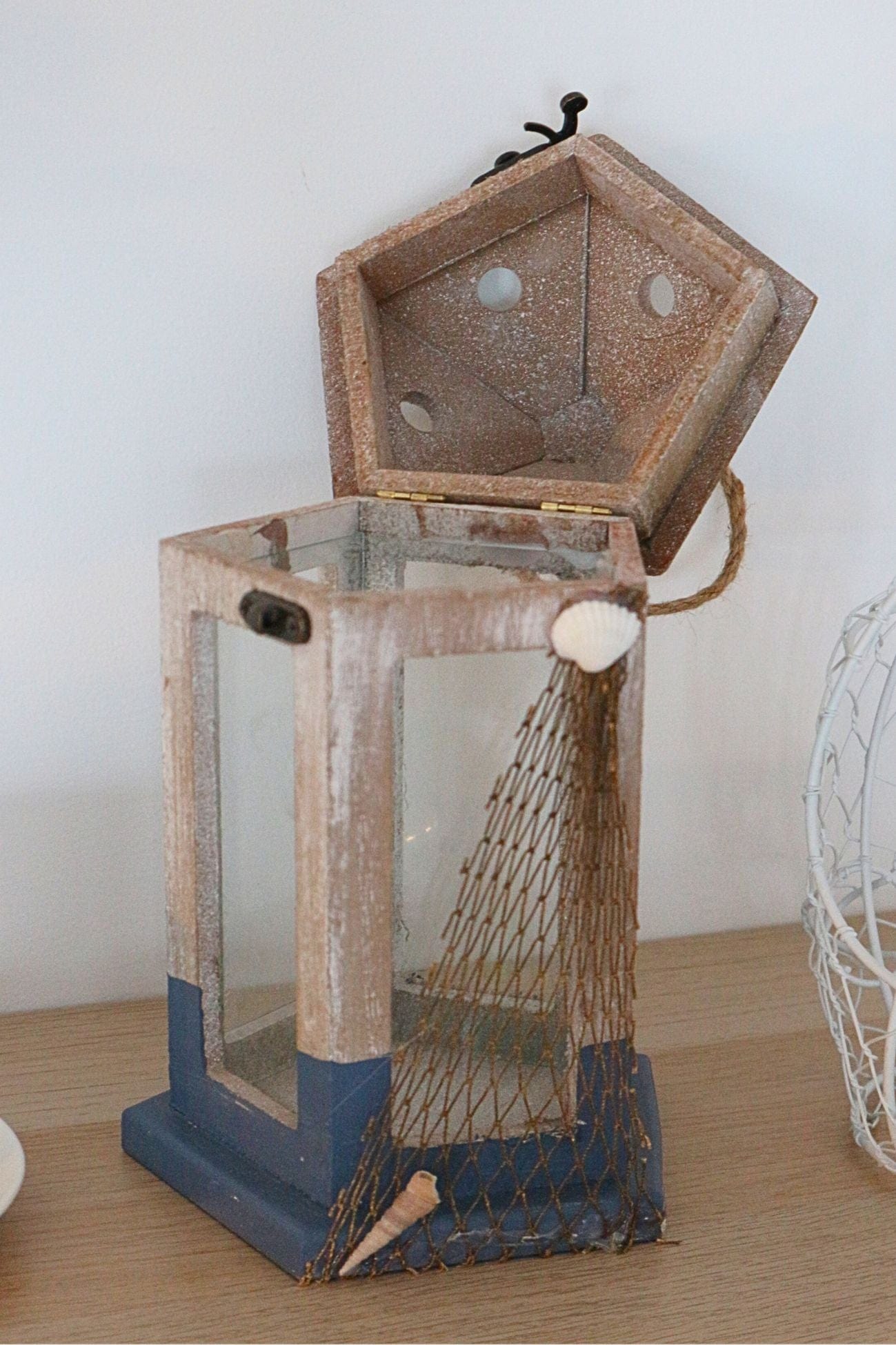 Item International Pontus Pontus - Lanterna in stile marino in legno e vetro con conchiglie | Item International