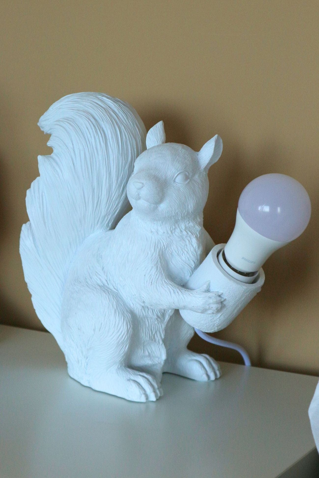 Item International Scrat Scrat - Lampada da scrivania a forma di scoiattolo | Item International