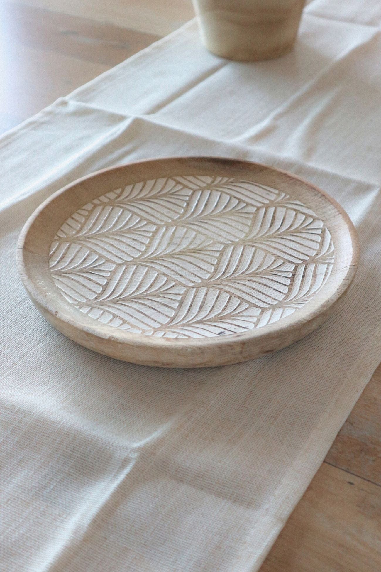 Item International Selim Selim - Svuotatasche in legno di mango con motivo a foglie | Item International