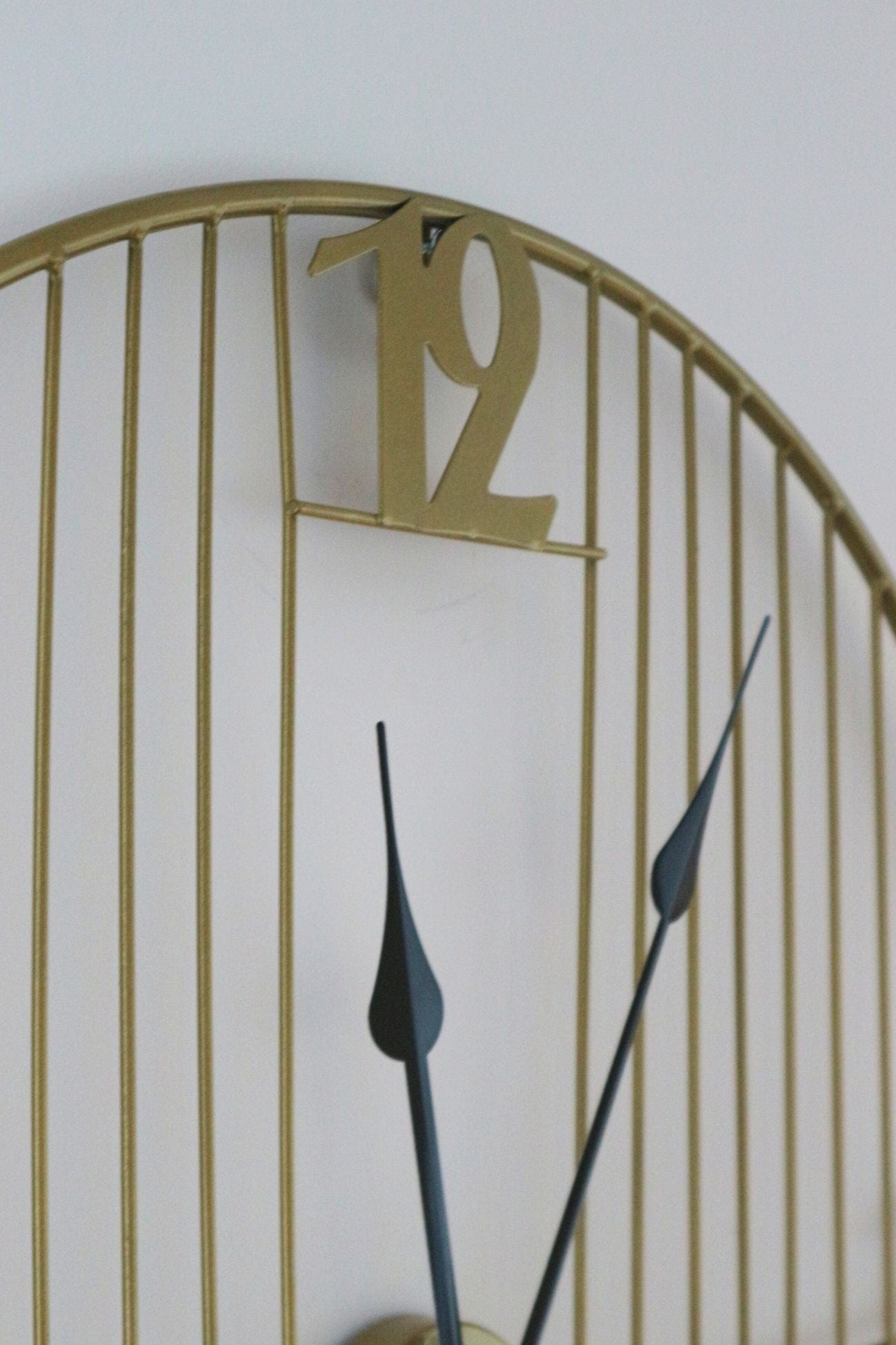 Item International Trish Trish - Orologio da parete dorato moderno | Item International