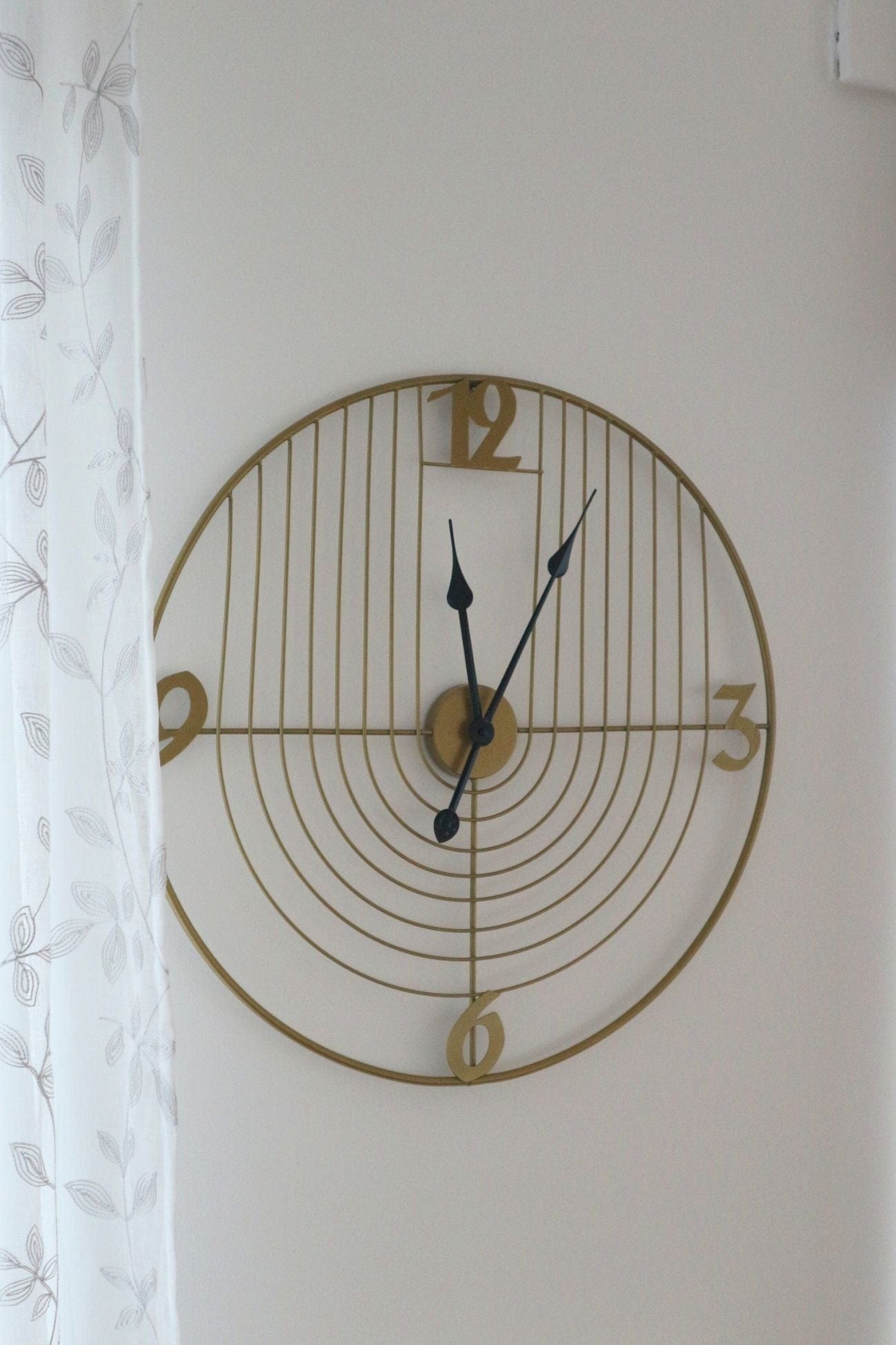 Item International Trish Trish - Orologio da parete dorato moderno | Item International