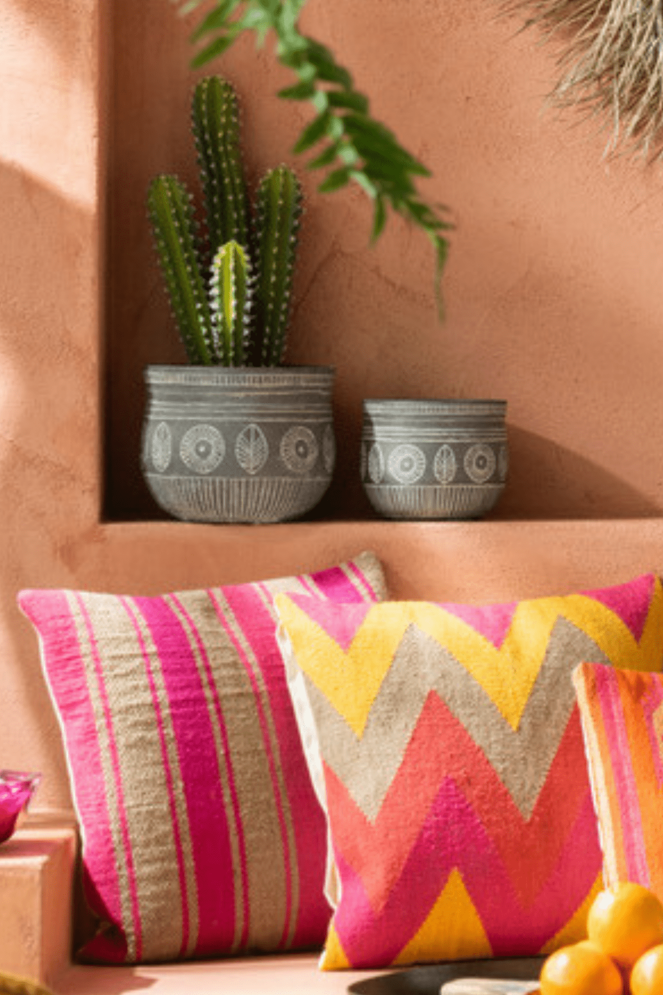 Jolipa Raza Portavasi in ceramica grigia con incisioni in stile etnico